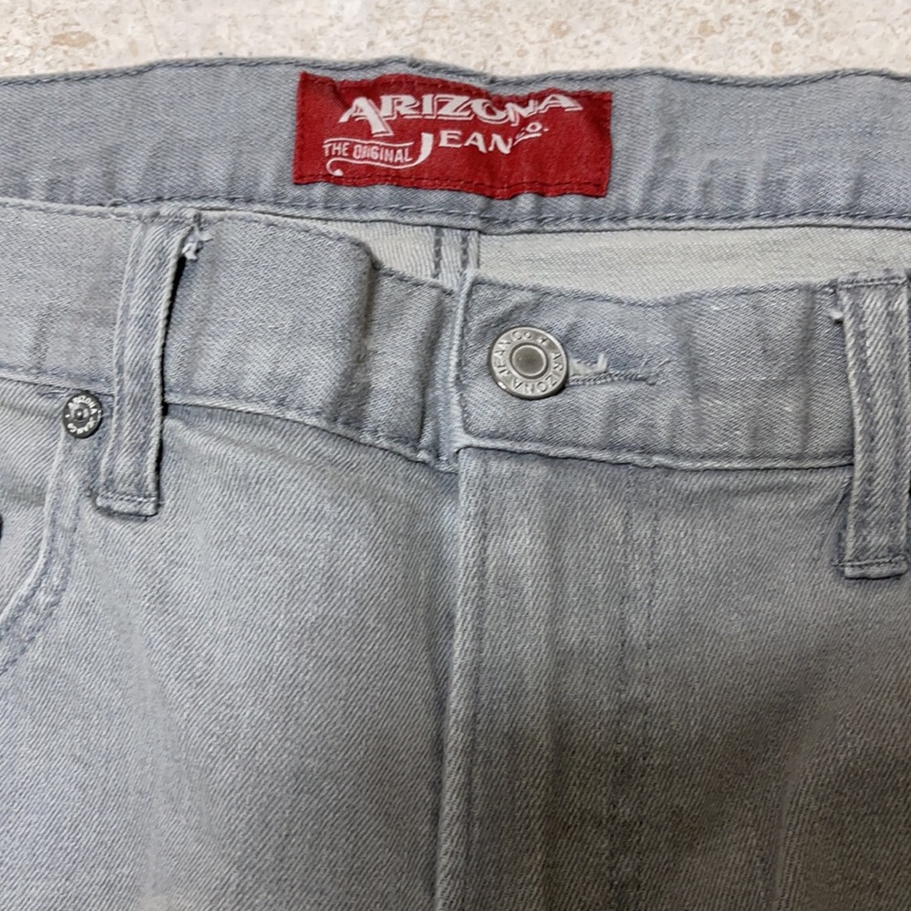 ARIZONA LIGHT GRAY DEMIM DISTRESSED CUT OFF JEAN SHORTS - Picture 4 of 5